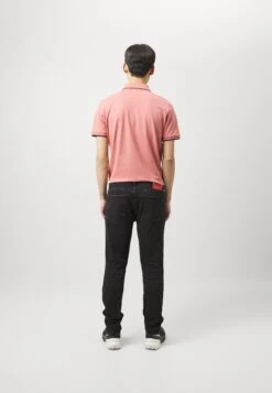 Hugo - Vaqueros Pitillo - Charcoal -Blends Moda Tienda 093ef6fcc6dd44be833c7e5cb1e4fccc