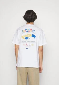 Nike Sportswear Tee- Camiseta Estampada - White 10 Nike Sportswear Tee- Camiseta Estampada - White -Blends Moda Tienda 0bee2b8a95084ad2af0ae865d3aa5dd9