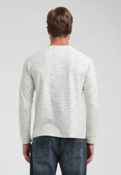 Gabbiano Camiseta De Manga Larga - Ecru 7 Gabbiano Camiseta De Manga Larga - Ecru -Blends Moda Tienda 113b7bc96553495ab3a1a3a600aecdb2