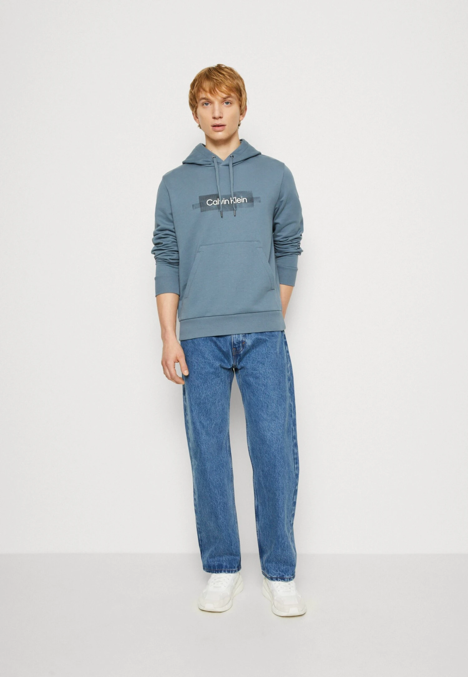 Calvin Klein Box Striped Logo Hoodie - Jersey Con Capucha - Grey Tar 2 Calvin Klein Box Striped Logo Hoodie - Jersey Con Capucha - Grey Tar - Imagen 2