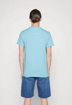 DRYKORN Kendrick - Camiseta Básica - Blue -Blends Moda Tienda 1b8628d3dd094381854c82afc45da397