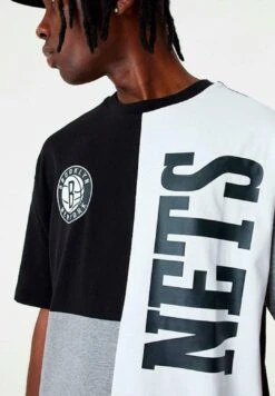 NEW ERA Cut And Sew Nets - Camiseta Estampada - Black Grey White 8 NEW ERA Cut And Sew Nets - Camiseta Estampada - Black Grey White -Blends Moda Tienda 1bbe2238208e4753a56f3f73252b32be
