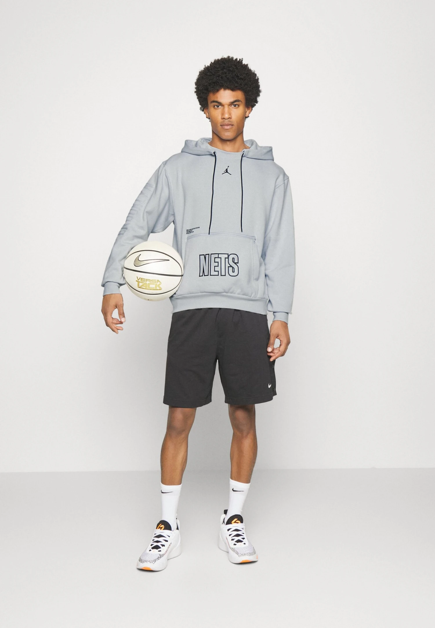 Nike Performance Brooklyn Nets Courtside Statement - Jersey Con Capucha - Pure Platinum 2 Nike Performance Brooklyn Nets Courtside Statement - Jersey Con Capucha - Pure Platinum - Imagen 2