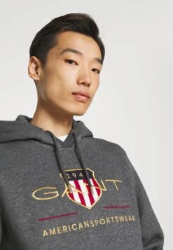 Gant Archive Shield - Jersey Con Capucha - Antracit Melange -Blends Moda Tienda 397090ded04e4e63b12e127f90c589bd