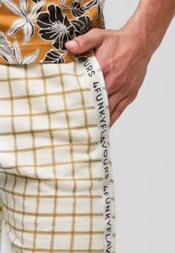 Touch Of Class -With Checkered Pattern - Shorts - Offwhite 8 Touch Of Class -With Checkered Pattern - Shorts - Offwhite -Blends Moda Tienda 3e769f785060460c80d20325bd77c5f5