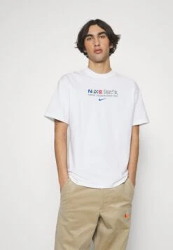 Nike Sportswear Tee- Camiseta Estampada - White 9 Nike Sportswear Tee- Camiseta Estampada - White -Blends Moda Tienda 5d73a30d5c5948caa466c8374c99d307