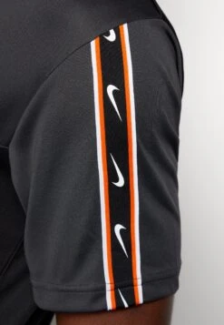 Nike Sportswear Repeat Tee - Camiseta Estampada - Black/Grey/White 11 Nike Sportswear Repeat Tee - Camiseta Estampada - Black/Grey/White -Blends Moda Tienda 64c860d562924d56af110a6bb4e9a968