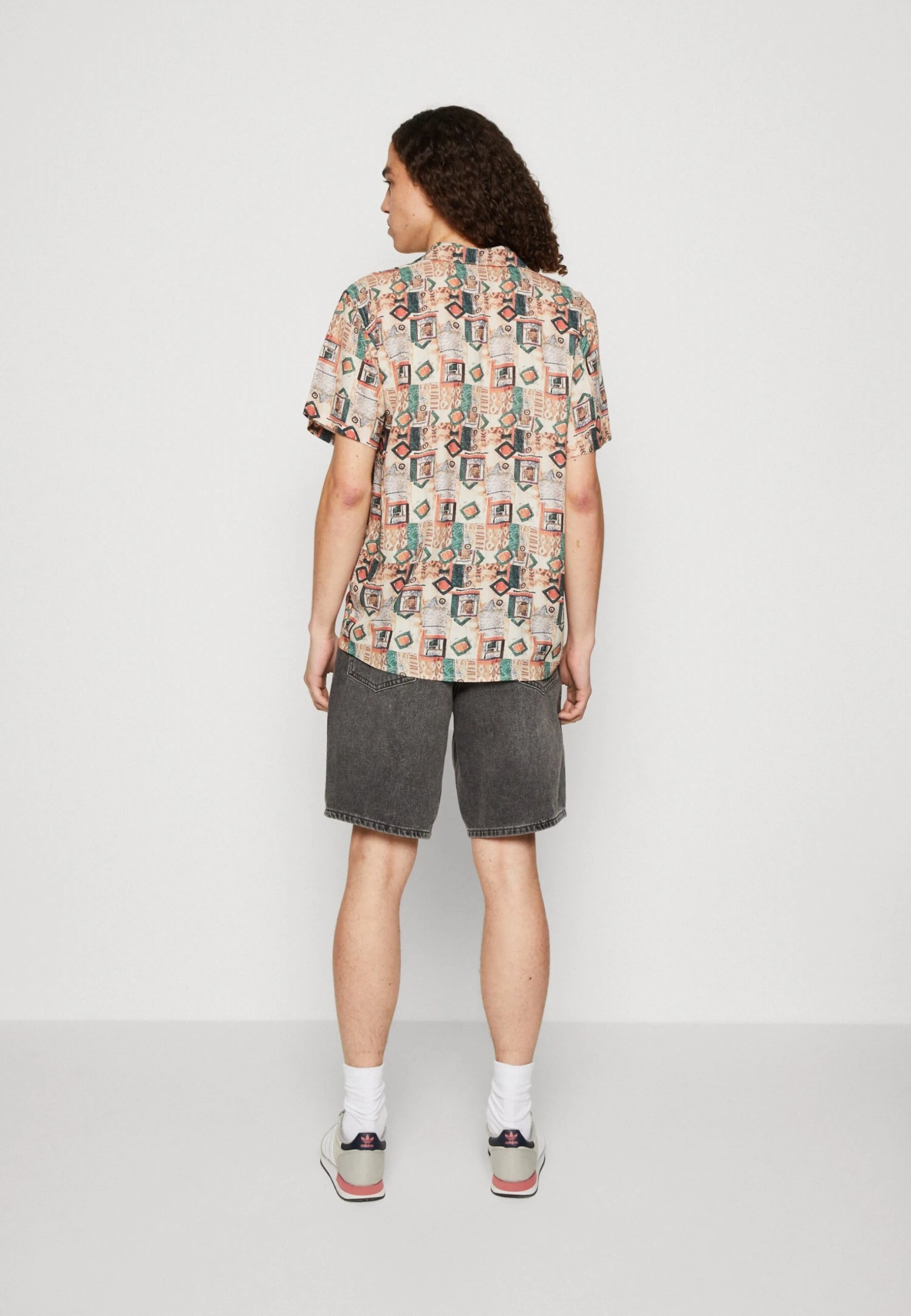 Kaotiko Shirt Alejandria Unisex - Camisa - Beige 3 Kaotiko Shirt Alejandria Unisex - Camisa - Beige - Imagen 3