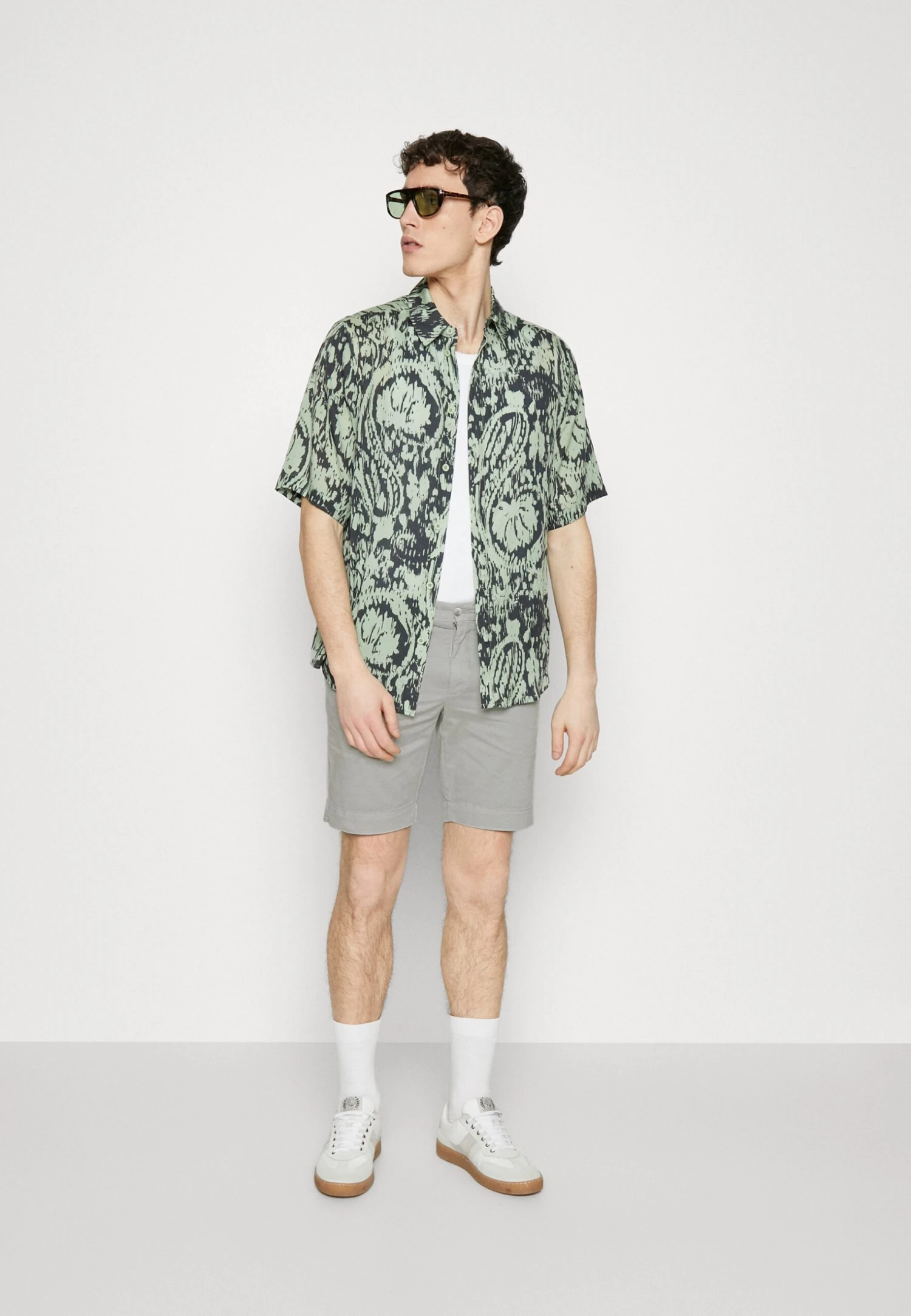 Hackett London Kensington- Shorts - Dusty Green 2 Hackett London Kensington- Shorts - Dusty Green - Imagen 2