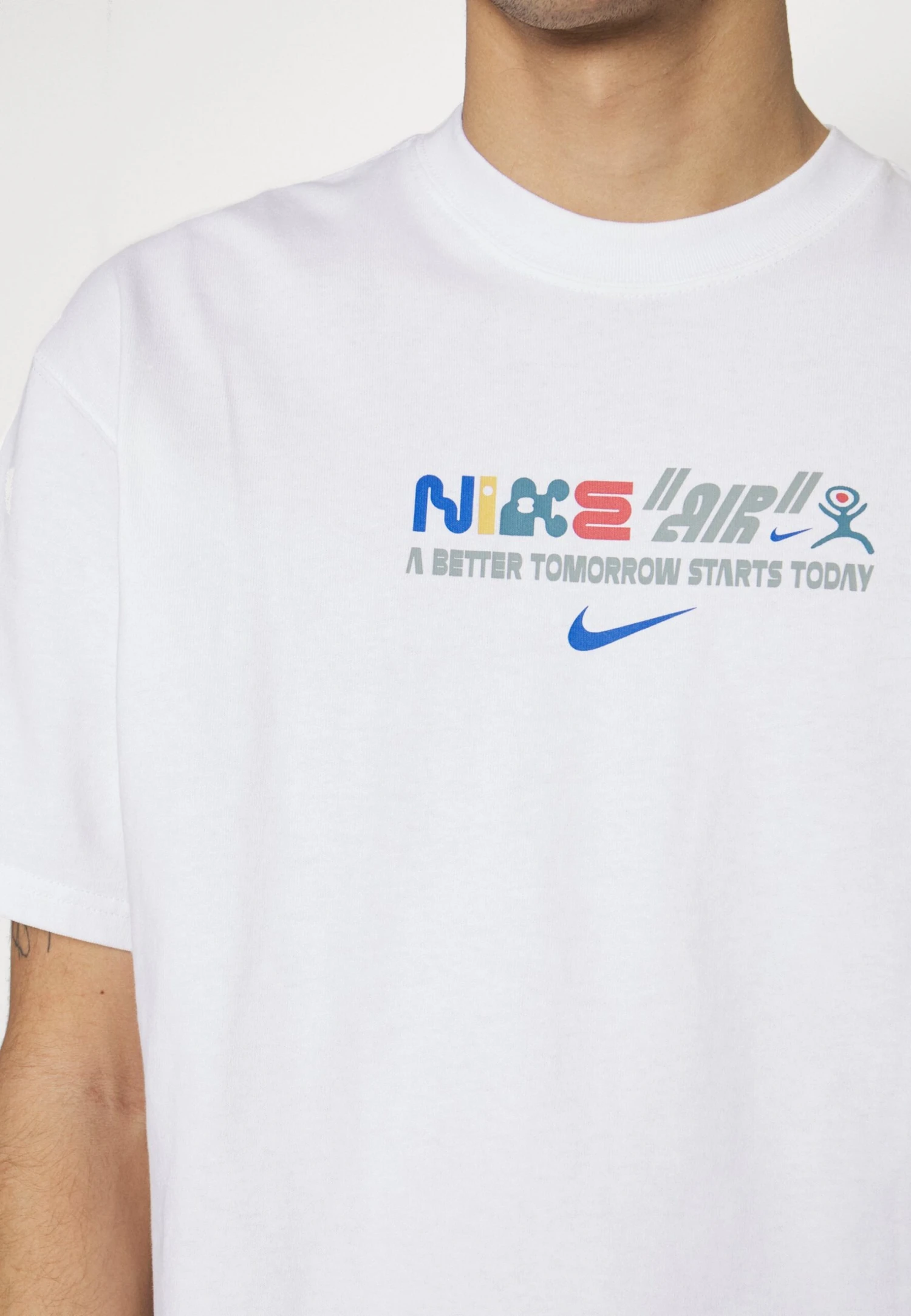 Nike Sportswear Tee- Camiseta Estampada - White 7 Nike Sportswear Tee- Camiseta Estampada - White - Imagen 7
