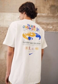Nike Sportswear Tee- Camiseta Estampada - White