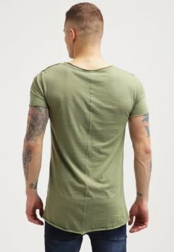 URBAN CLASSICS Long Open Edge Front Zip Tee - Camiseta Estampada - Lightolive -Blends Moda Tienda a8405b79b2584d02beaed2586d363f89