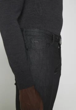 Emporio Armani Pockets Pant - Vaqueros Slim Fit - Nero -Blends Moda Tienda b42d73e051fc486fa79e0babd22fdd90