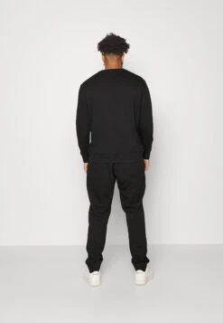 Tjm Entry Crew - Sudadera - Black 7 Tjm Entry Crew - Sudadera - Black -Blends Moda Tienda cad887f43e4f408bbc22400cc8025096