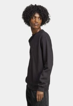 Adidas Originals Graphics Monogram Crew- Sudadera - Black -Blends Moda Tienda d4ebe426ce474c058925c1efa07b756c