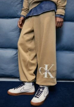 Calvin Klein Jeans Archival Monologo Pant - Pantalones Deportivos - Travertine